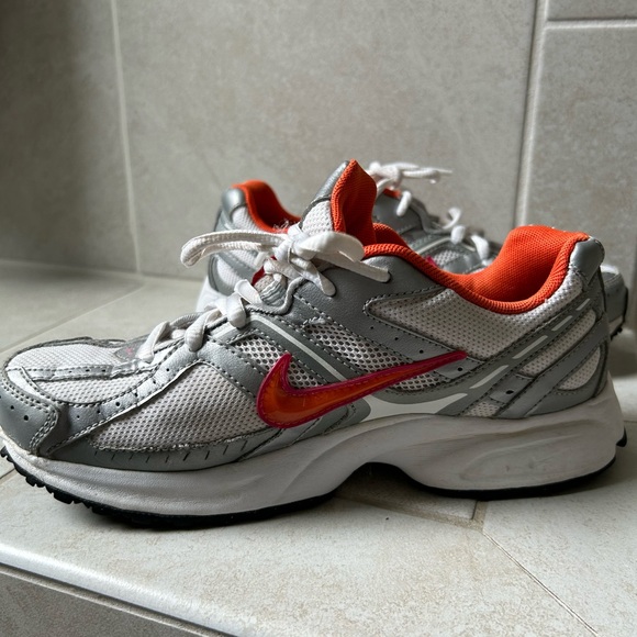 Nike Athletic Shoes Gray and Orange - Picture 2 of 7